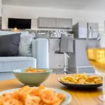 Coliving - Oceana Bedroom - Convenient & Near Cern 아파트
