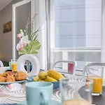 Coliving - Oceana Bedroom - Convenient & Near Cern 아파트