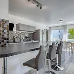 Coliving - Oceana Bedroom - Convenient & Near Cern
