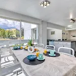 Coliving - Oceana Bedroom - Convenient & Near Cern