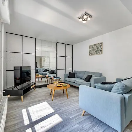 Apartment Coliving - Oceana Bedroom - Convenient & Near Cern