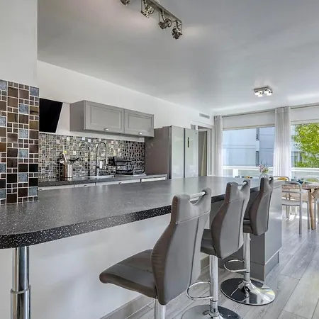 Coliving - Oceana Bedroom - Convenient & Near Cern
